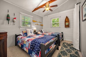 A bedroom with a bed, a ceiling fan, and two windows with blinds. - Sunrise Surprise - Guest Favorite (Lake Lure)