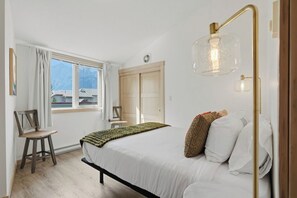 Room - The Alpine Range -2 Bed/2 Bath Penthouse Loft (Canmore)
