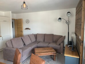 Living area - Apartment 'Les Loges Blanches 203' with Wi-Fi (Châtel)