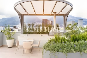 Outdoor dining - Adagio Residence by La Superhost (Quito)