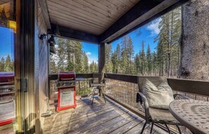 Outdoor dining - Cozy 2BR Condo—Walk to Northstar Village (Truckee)