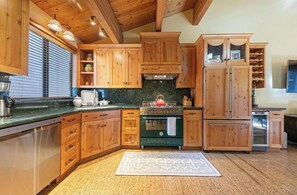 Private kitchen - Cozy 2BR Condo—Walk to Northstar Village (Truckee)