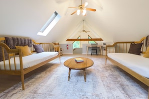 Room - Cozy A-Frame in Conway, minutes to ski Cranmore & King Pine (Conway)
