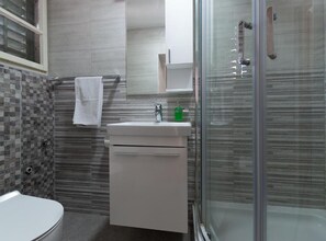 Bathroom - Double bedroom with King sized bed and Old City View - A1 (Split)