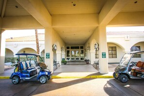 Property grounds - Perfect Desert Getaway on the 13th Fairway! (Palm Desert)