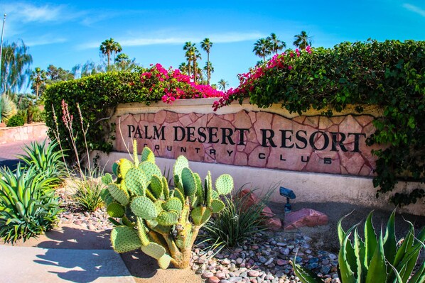 Property grounds - ***Fully remodeled from top to bottom ***It's time to get Away!!! (Palm Desert)