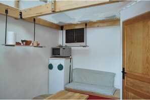 Interior - 33-square-meter loft and 15-square-meter outbuilding with a shared garden (Plougasnou)