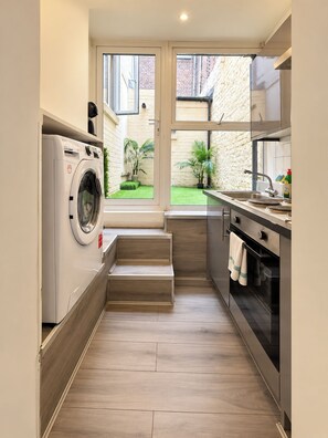 Private kitchen - Compact Split-Level Studio near Paddington (Greater London)