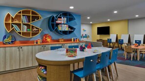 A children's play area with a round table, chairs, and educational toys. - Westin St. John Coral Vista Studio - Full Resort Access - Spring Break/Easter (Cruz Bay)