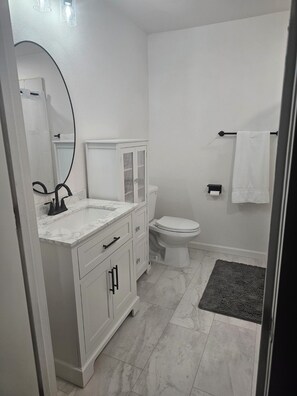 Bathroom - Restored 1920s Flat - Walk to Downtown Denison (Denison)