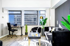 Living area - The Onyx® Designer 1BR Condo in LoDo w/ City Views (Denver)