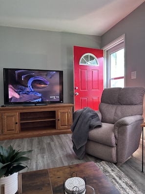 Living area - 
 At Sweet Slumber Cottage, sweet dreams are our goal. (Upland)