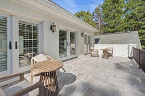 Private upstairs balcony off the bedrooms and family room - great for coffee. - 6BR w/ 12 Beds - Golf Sim, Poker Room & Putting Green in Pinehurst (Pinehurst)