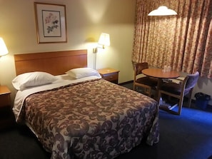Room - Islander Motel (Los Angeles)