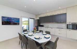 Kitchen - Beautiful home in Rogotin with private swimming pool, can be inside or outside (Rogotin)