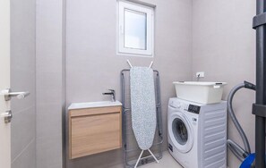 Bathroom - Beautiful home in Rogotin with private swimming pool, can be inside or outside (Rogotin)