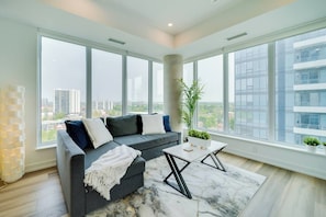 Living area - Elegant Open-Concept Condo in Downtown-KW (Kitchener)