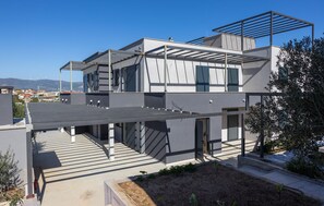 Main - Amazing home in Slatine (Slatine)