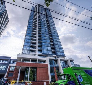 Exterior - Cozy Condo in Downtown KW (Kitchener)