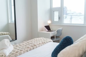 Room - Luxury & Modern Condo| Central | Exclusive Terrace (Kitchener)