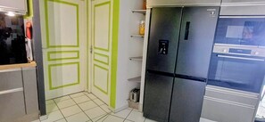 Private kitchen - 2-Bedroom Apartment in Madinina with Ocean View—Sleeps Up to 4 People (Les Trois-Îlets)