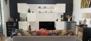 Interior - 2-Bedroom Apartment in Madinina with Ocean View—Sleeps Up to 4 People (Les Trois-Îlets)