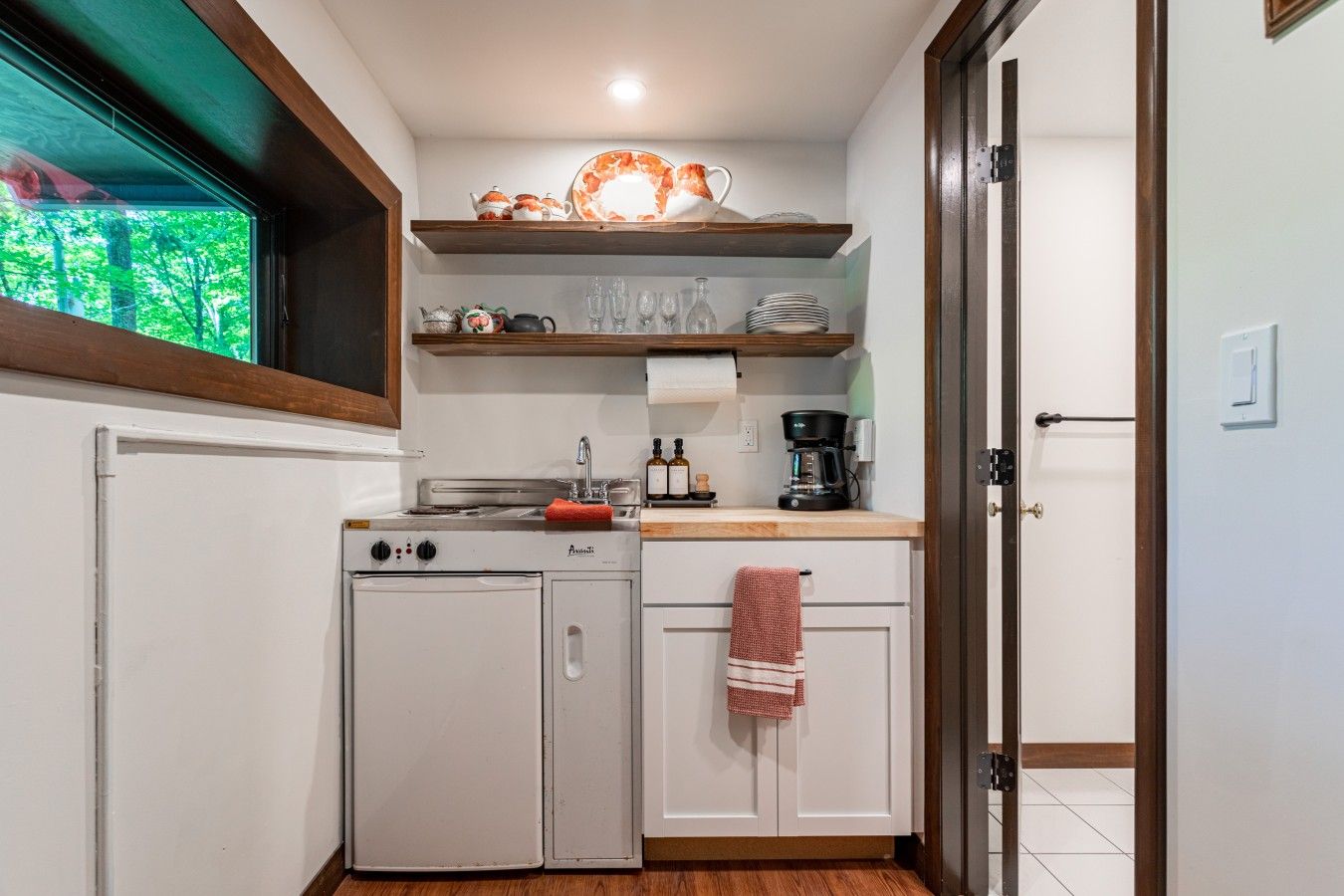 A convenient kitchenette with everything you need for simple meals and refreshments