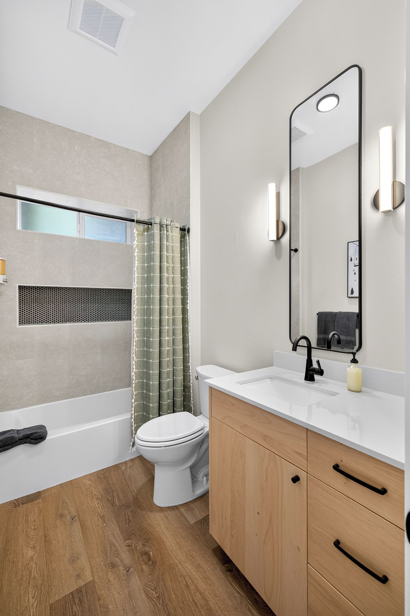 This elegant full bathroom with bathtub separates the two downstairs bedrooms.