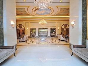 Lobby - 16th Floor Cozy Vacation Rental Studio in Waikiki - Great Location! (Honolulu)