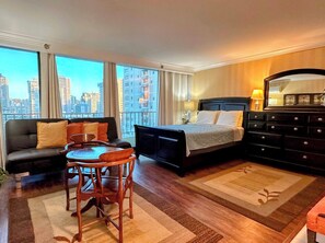 Room - 16th Floor Cozy Vacation Rental Studio in Waikiki - Great Location! (Honolulu)