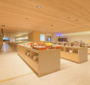 A modern buffet area with multiple serving stations, a long counter with seating, and a clean, contemporary design. - Apartment in the luxurious boutique hotel Ritz Suites, fully equipped! (Maceió)