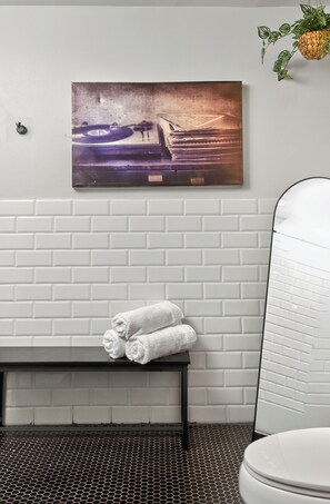 Bathroom - The Bentley Collection - The Rhythm Loft (Dallas)