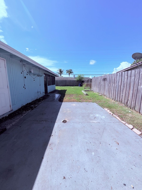 Unclassified image, 1 of 11, button - Host Family in Sun Room & Walk to Hard Rock (Miami Gardens)