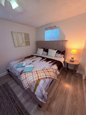 Room - Host Family in Sun Room & Walk to Hard Rock (Miami Gardens)