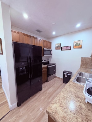 Private kitchen - Host Family in Sun Room & Walk to Hard Rock (Miami Gardens)