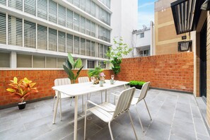 Outdoor dining - Private Terrace 2BR + Free Parking | Walk to UNSW (Kingsford)