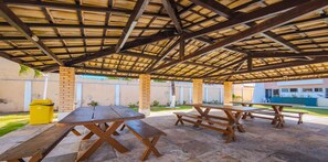 Outdoor dining - Casa em Salvador com Piscina a 600m da Praia (Salvador - Stella Maris)