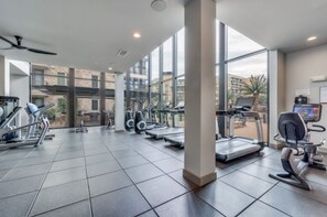 Fitness facility - LUXURY 2BD/2BTH apartment in awesome Addison, designed for comfort & convenience (Addison)