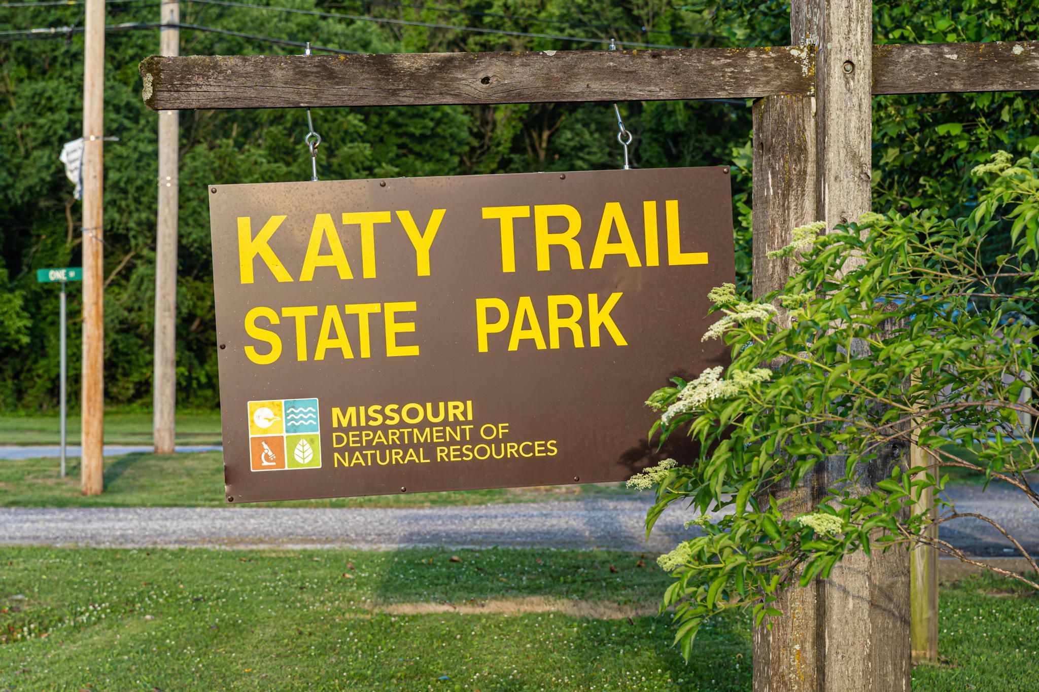 Segnaletica per il Katy Trail State Park, Dipartimento delle Risorse Naturali del Missouri.