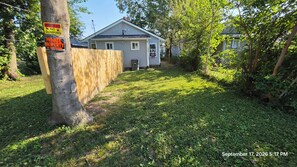 Exterior - Private Indy Cozy Getaway- Sleeps 4 - Free Parking (Indianapolis)