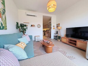 Living area - Cozy Boho 1BDR + Sofa Bed, Pool View in Kamaran (Hurghada)