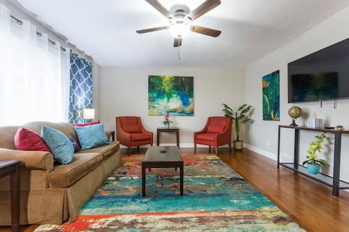 The Comfy King Ranch - Enjoyable 3-bedroom house with AC in charming Worth!