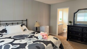 Room - Cozy Private Bedroom & Bathroom close to Red Deer Hospital and Polytech (Red Deer)