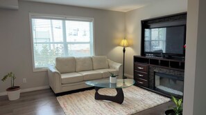 Living area - Cozy Private Bedroom & Bathroom close to Red Deer Hospital and Polytech (Red Deer)