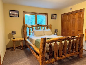 Unclassified image, 4 of 17, button - Walking distance Devils Lake Park & Tumbled Rock - sleeps 10 (Baraboo)