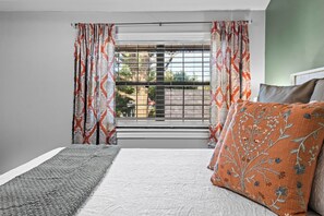 A bedroom with a bed, a window with curtains, and a view of the outside. - The Amelia @ Coler Creek: Private Hot Tub > Fire Pit > Bikers Lounge (Bentonville)