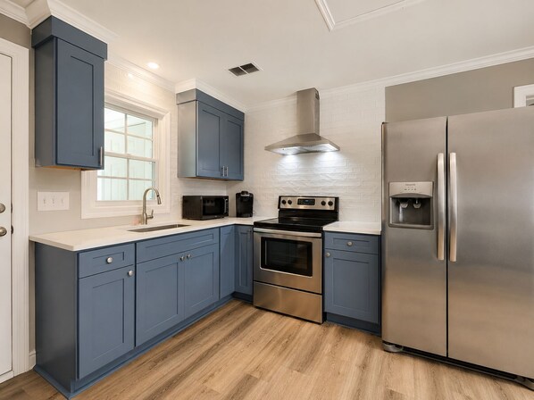 Private kitchen - Renovated James Island Home Minutes to Downtown & Folly Beach (Charleston)