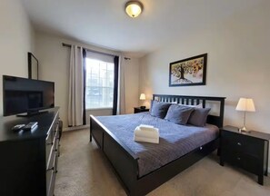 Room - Spacious 3BR condo in Orlando, perfect for families, sleeps 8 comfortably. (Orlando)