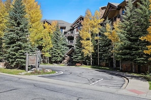 Exterior - Mountain Thunder Lodge 1403 - Breckenridge Vacation Rental - Mountain Thunder Lodge 1403: Ski-in/out-Resort Amenities-New Listing! (Breckenridge)