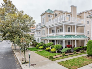 Exterior - Top-Level 5BR Ocean City Condo Coastal Deck (Ocean City)